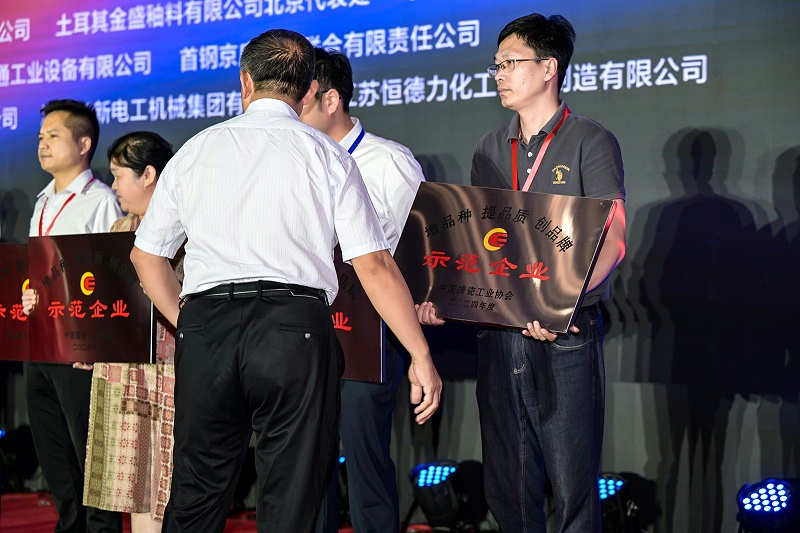 FXY0502.JPG~tplv-9lv23dm2t1-resize-animforce-v1_1600_3000_gif